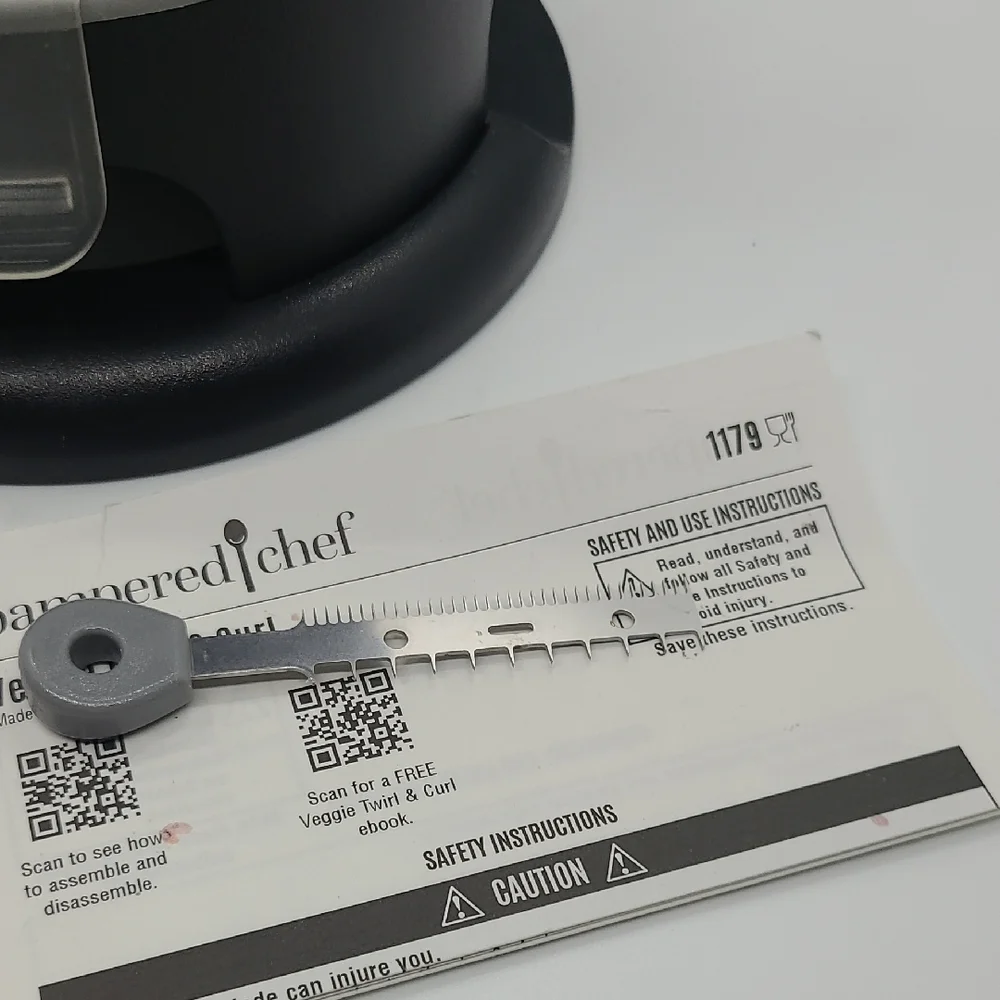 Pampered Chef Veggie Twirl & Curl / Spiralizer - Picture 6 of 12